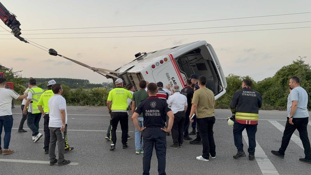 Otobüs devrildi, çok sayıda yaralı var! 3